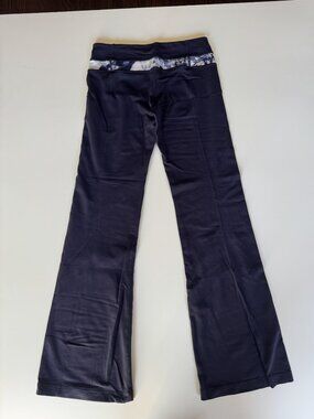 Lululemon Flare Yoga Pant Navy Floral Print Waistband Size 4 S